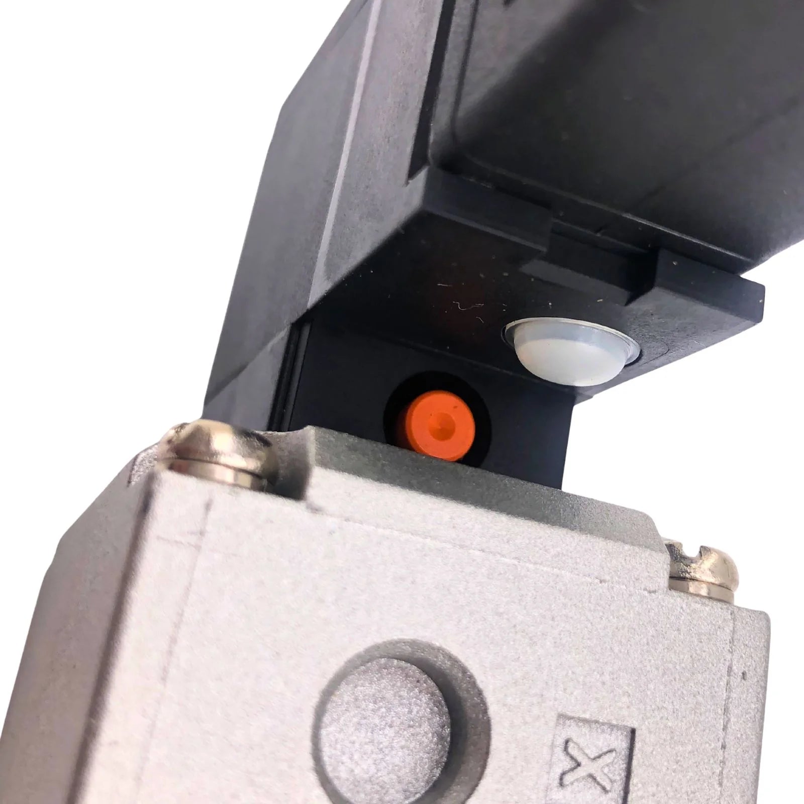 SMC Solenoid Valve 24VDC 1/4" NPT VP742-5DZ-04A