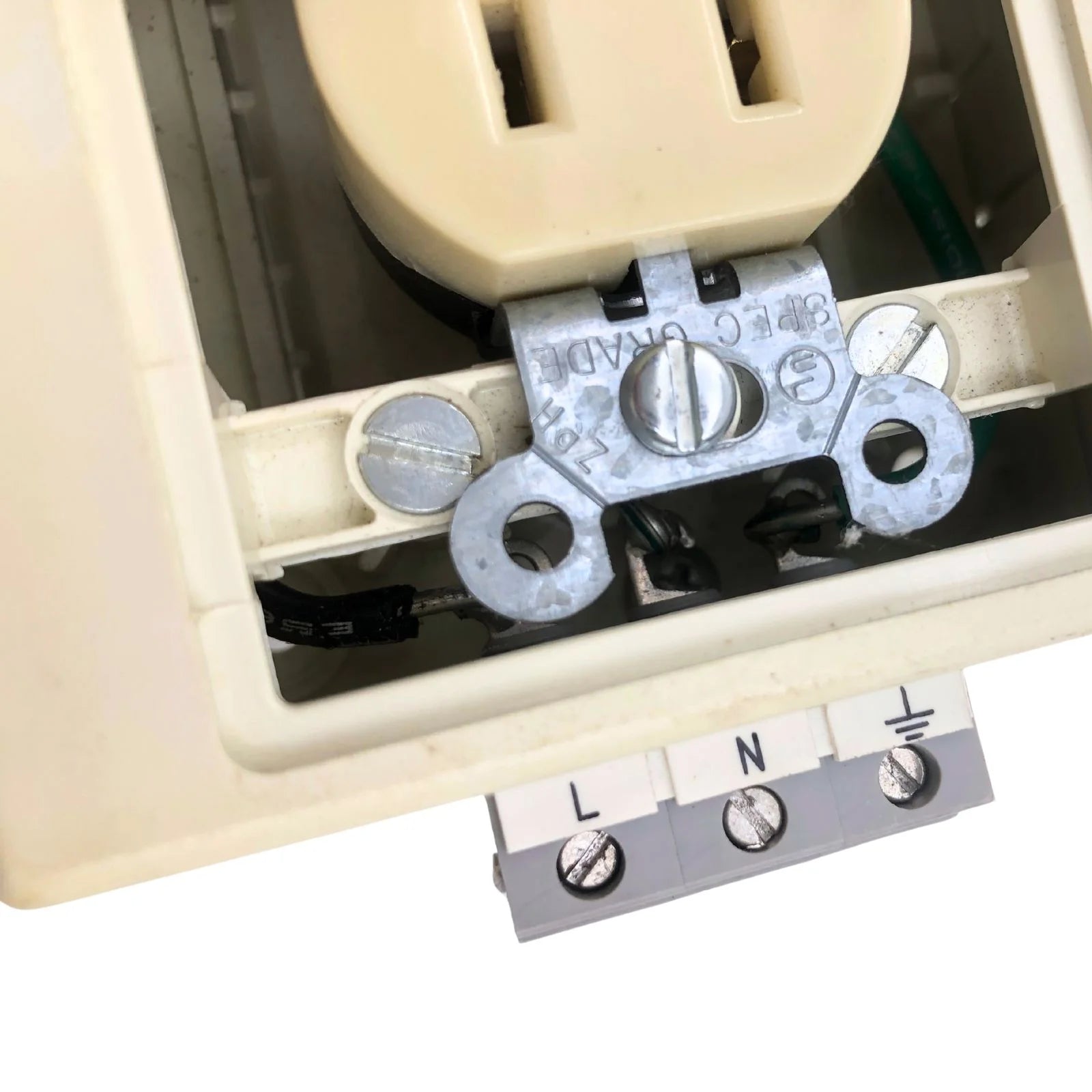 Phoenix Contact Rail-Mounted Dual Power Outlet 125VAC 15A EM-DUO 120/15 5600461