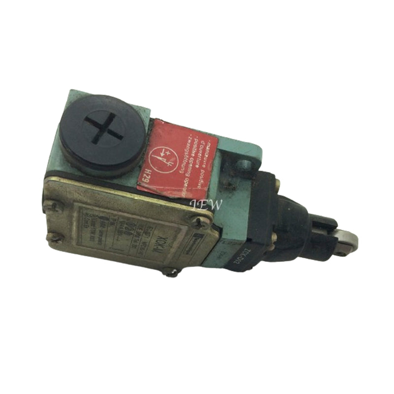 Schneider Electric / Telemecanique Limit Switch Roller Lever 380V XCKM102H7